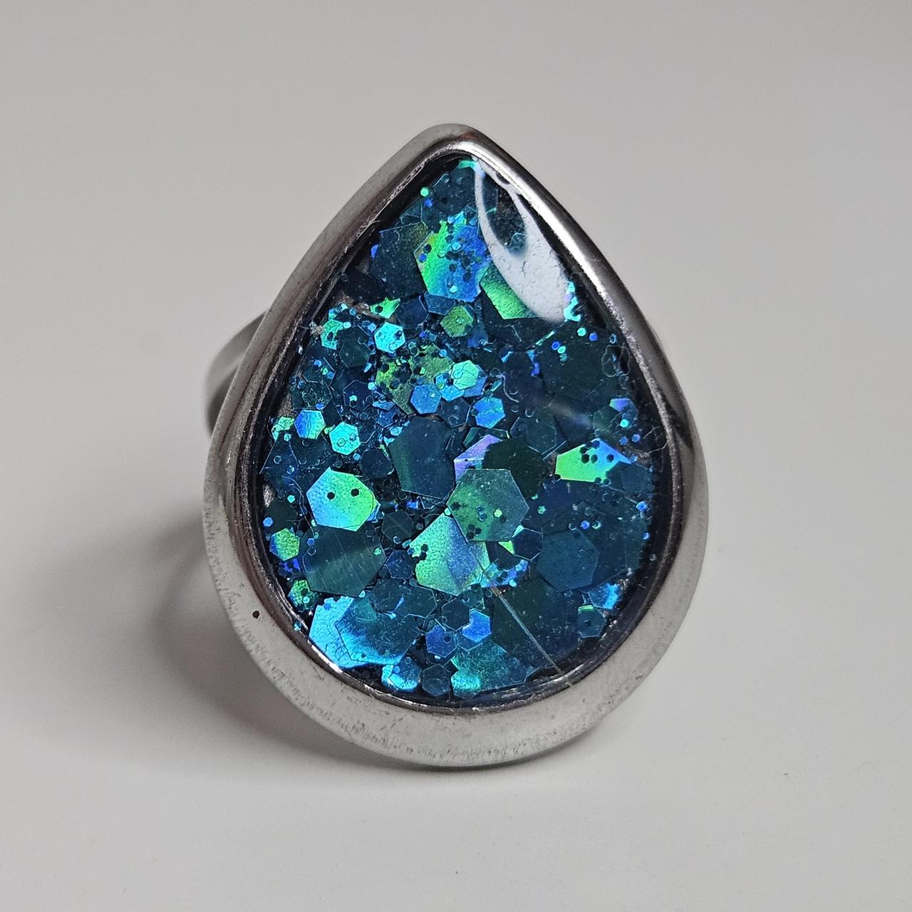 glittery teardrop adjustable ring