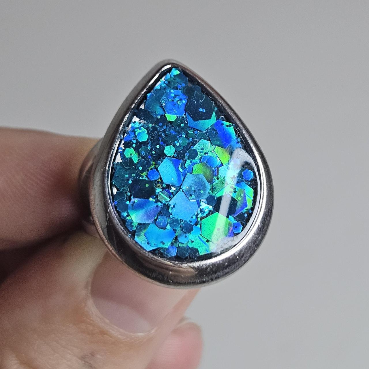 glittery teardrop adjustable ring