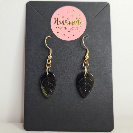 🍃 handmade glass leafy hook earrings 🍃