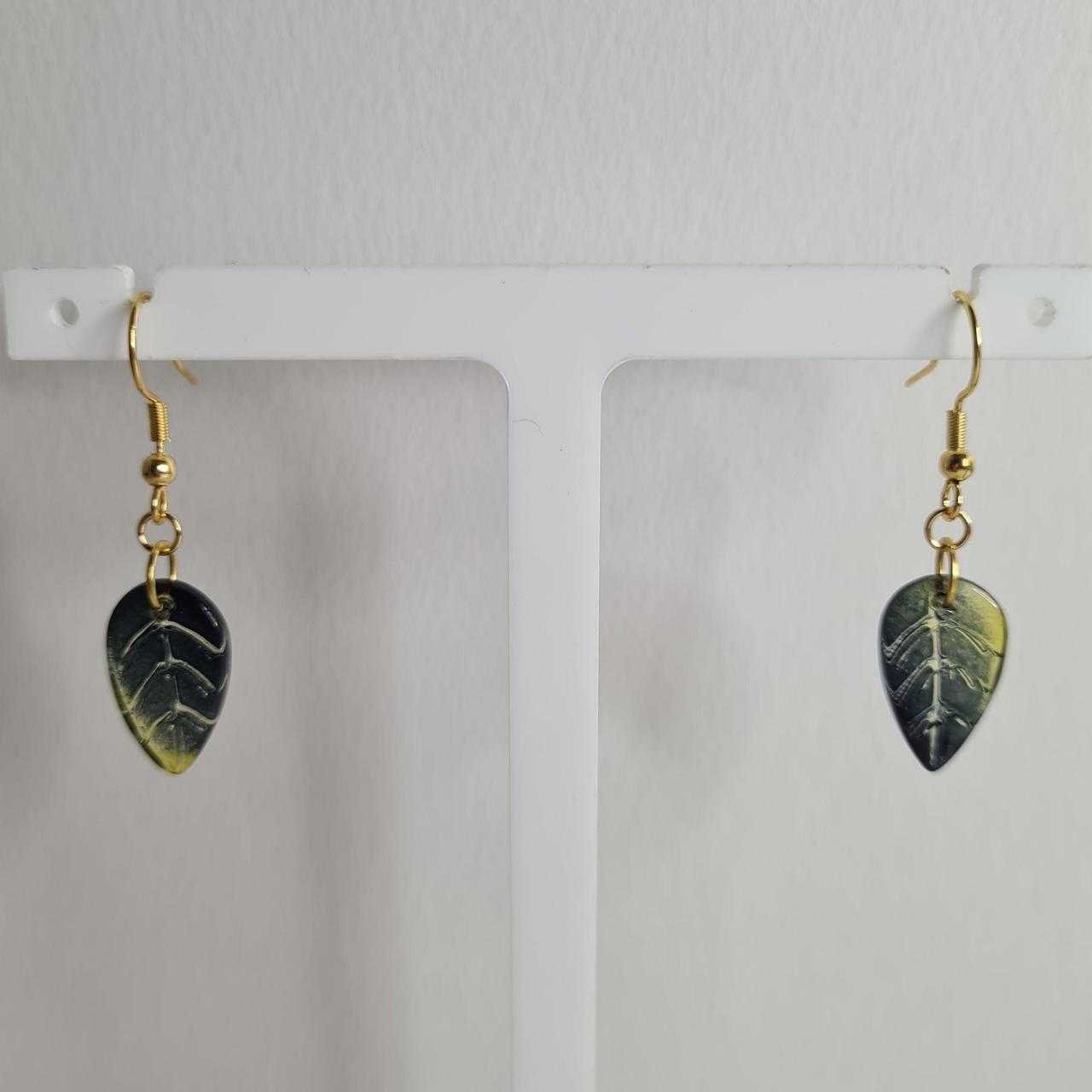 🍃 handmade glass leafy hook earrings 🍃